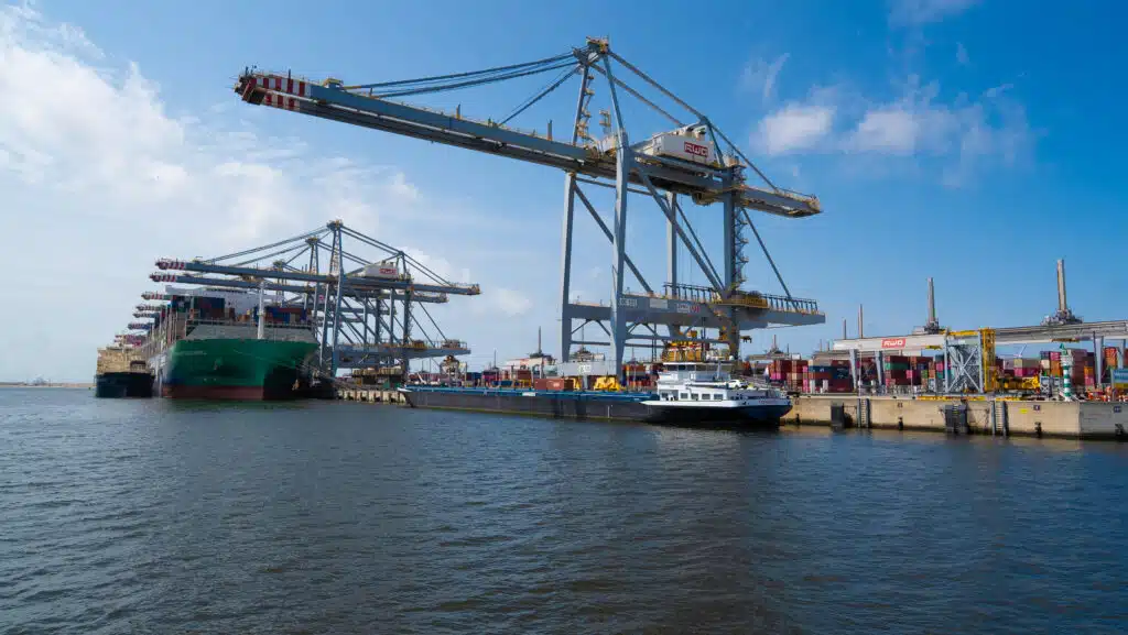 Containerterminal in de haven van Rotterdam